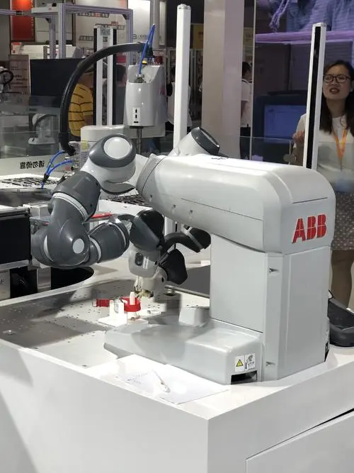 央視采訪 顯揚科技亮相央視直播間